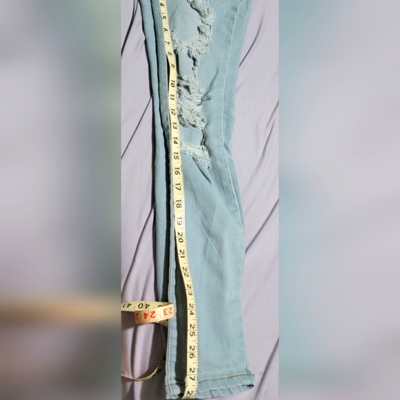 Hi rise, Light blue wash, Distressed skinnies, Size S. NO stains Excellent condi - Picture 15 of 15